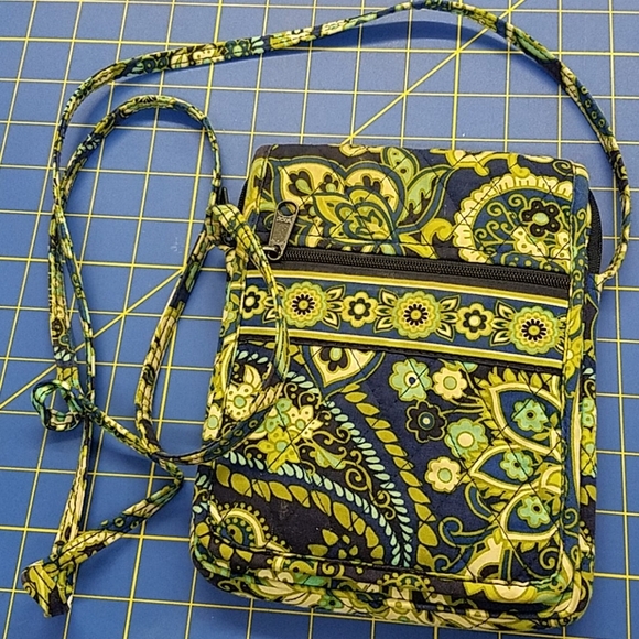 Vera Bradley Handbags - Vera Bradley Cross Body Purse Green 6" x 7" x 1"